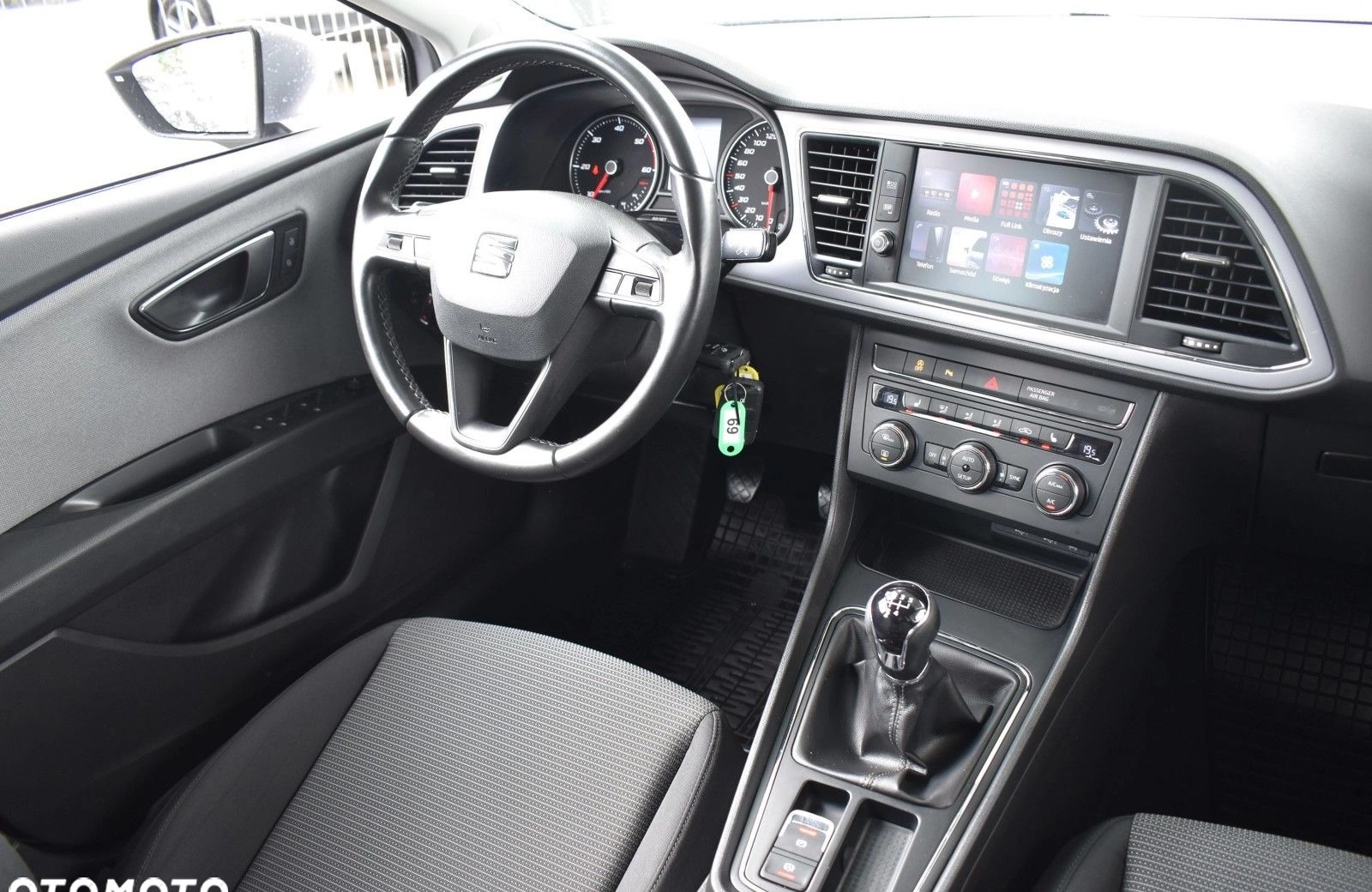 Seat Leon cena 58900 przebieg: 127379, rok produkcji 2019 z Poznań małe 407